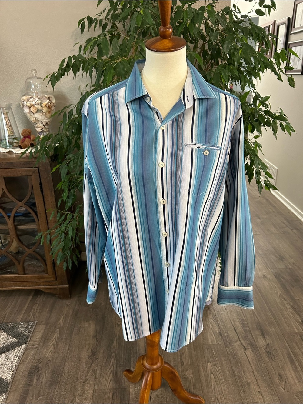 Tommy Bahama Button Up